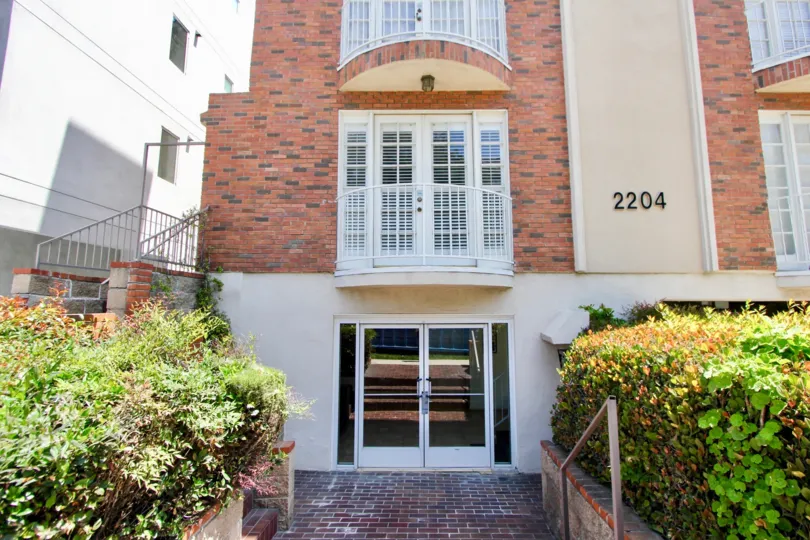 THE TREES TAKE PLACE IN THE FRONT OF THE APARTMENT. ITS VERY BEAUTIFUL SCENORY.