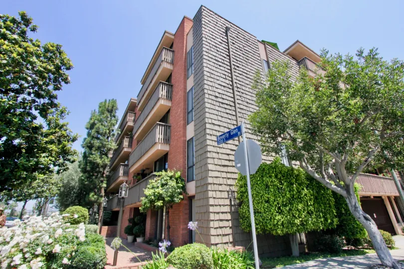 A APARTMENT IS BEVERLY LENCREST IT IS VERY NICE AND WONDERFUL AND BEAUTIFUL TREES