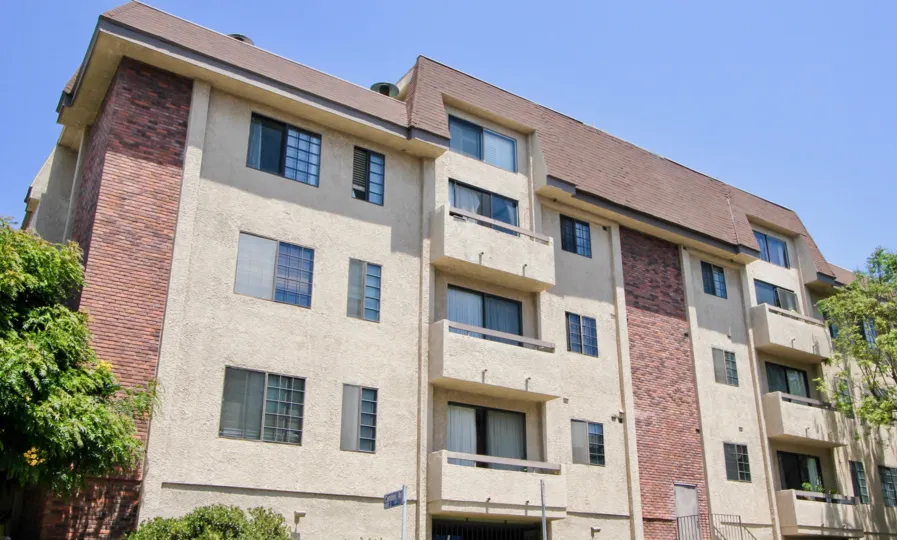 A beautiful day in the Camden Plaza with a big apartment.