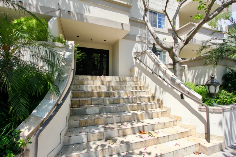 A sunny day in the Century Glen Townhomes with beautiful apartment and a big tree infrond of the apartment.