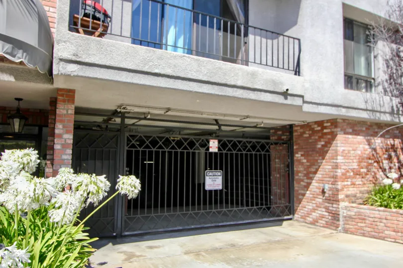 A SUNNY DAY IN THE CENTURY WESTWOOD. THE FRONT VIEW OF THE APARTMENTS IS ECOFRIENDLY