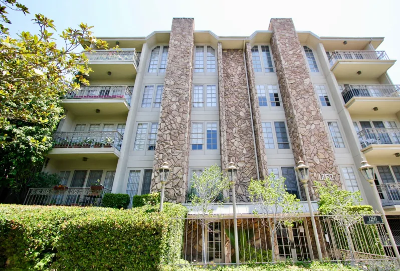 A SUNNY DAY IN THE COUNTRY GLEN. THE FRONT VIEW OF THE APARTMENTS IS ECOFRIENDLY