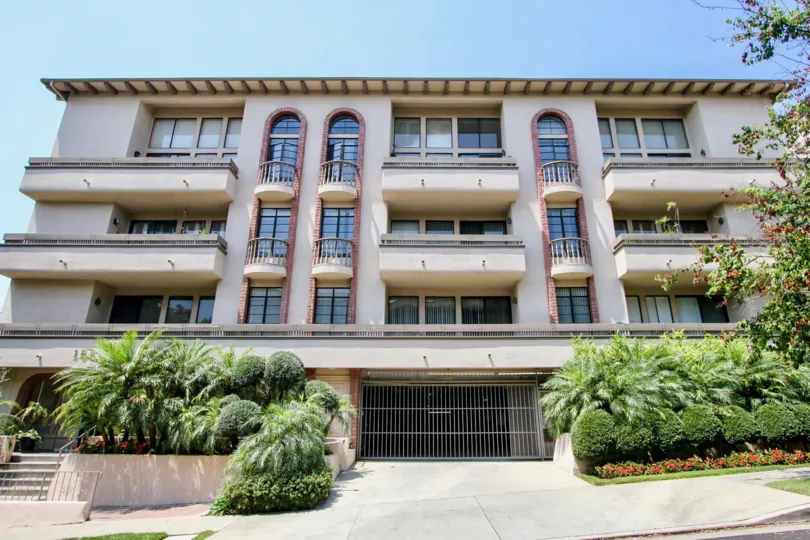 A APARTMENT IS FAIRBURN LENCREST IT IS VERY LARGE AND WONDERFUL DESIGEN