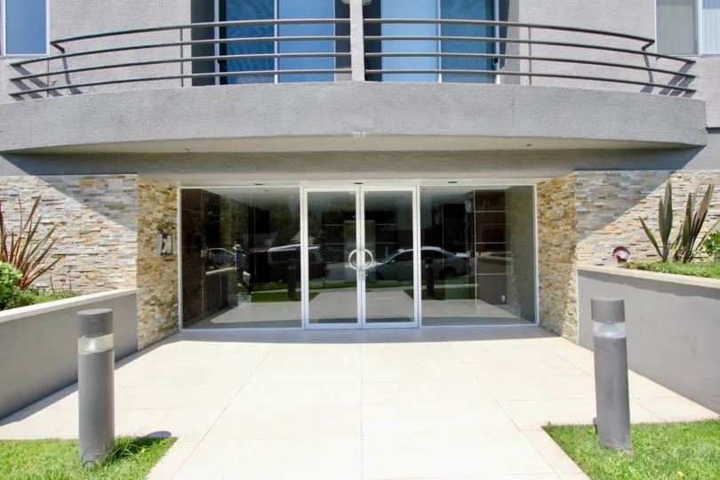 THE BUILDING IS GLEN TERRACE IT IS VERY NICE BUILDING AND WONDERFUL DOARS