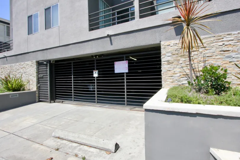 THE BUILDING NAME IS GLEN TERRACE IT IS VERY NICE COLOUR