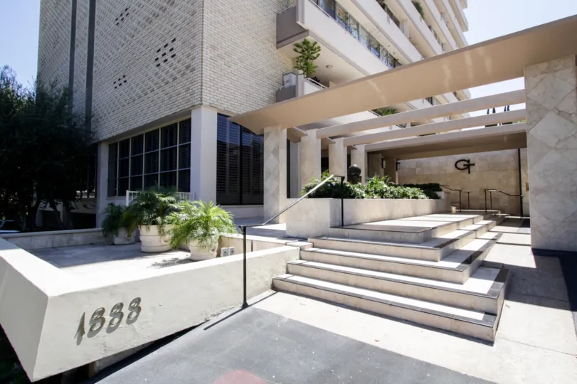 The entrance into Glen Towers