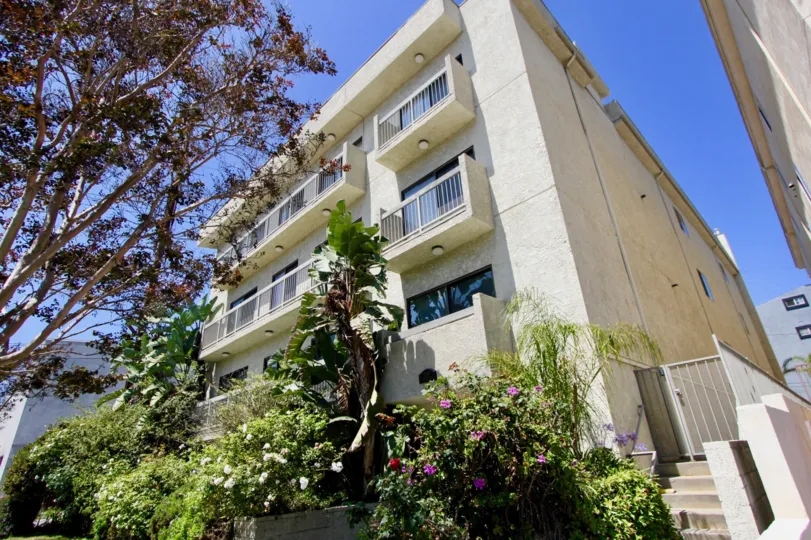 GLENDON MANOR IS THE APARTMENT OF THE VERY NATURAL AND BEAUTY FUL PLACE.