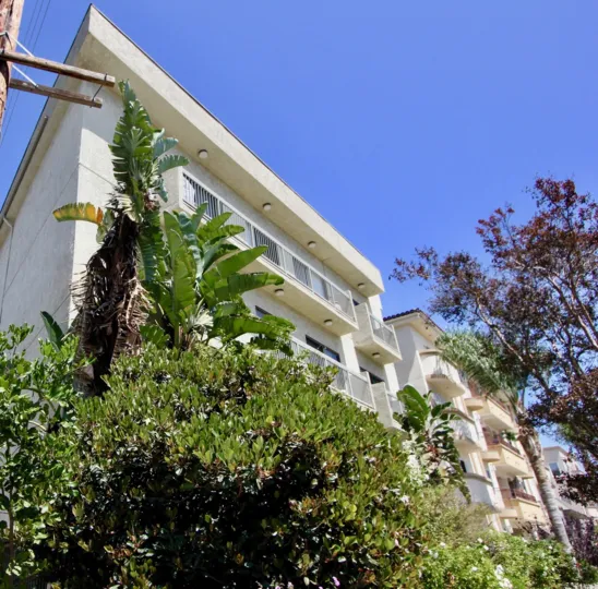 A SUNNY DAY IN THE GLENDON MANOR. THE FRONT VIEW OF THE APARTMENTS IS ECOFRIENDLY