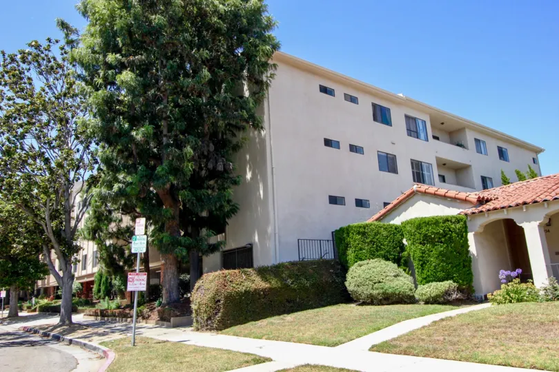 Sweet Beauty and Class with greenery, Glendon Monica, Westwood, California