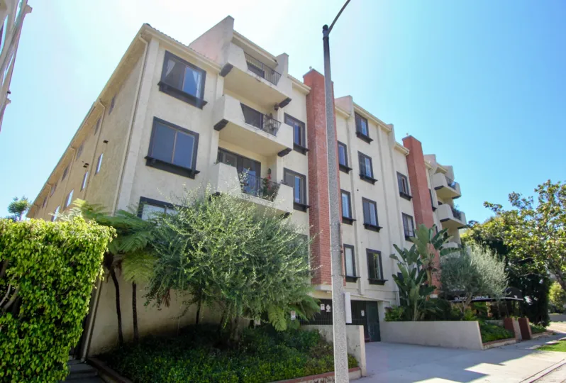 Front elevation view with shrubs and light pole of Glendon Terrace II in Westwood, CA