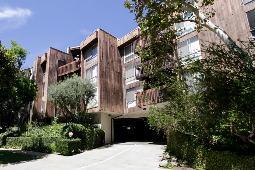 The parking for Glenridgte Townhomes