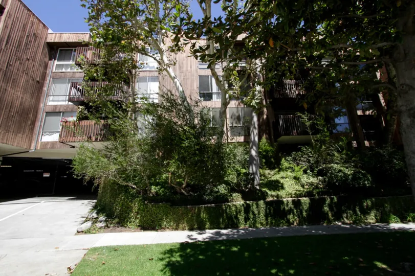 The landscaping of Glenridge Townhomes in Westwood