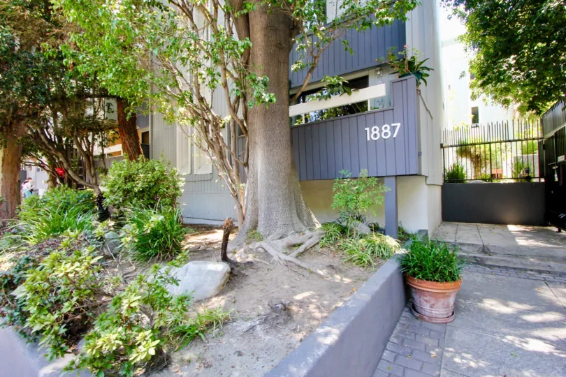 A sunny day the Greencourt West is wonderful view the design is so beautiful