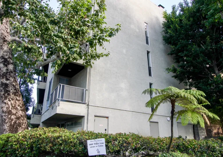 A SUNNY DAY IN THE HOLLAND HOUSE. THE FRONT VIEW OF THE APARTMENTS IS ECOFRIENDLY