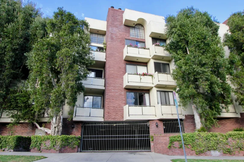 A APARTMENT IS HOLMAN PLAZA IT IS VERY LARGE AND WONDERFUL