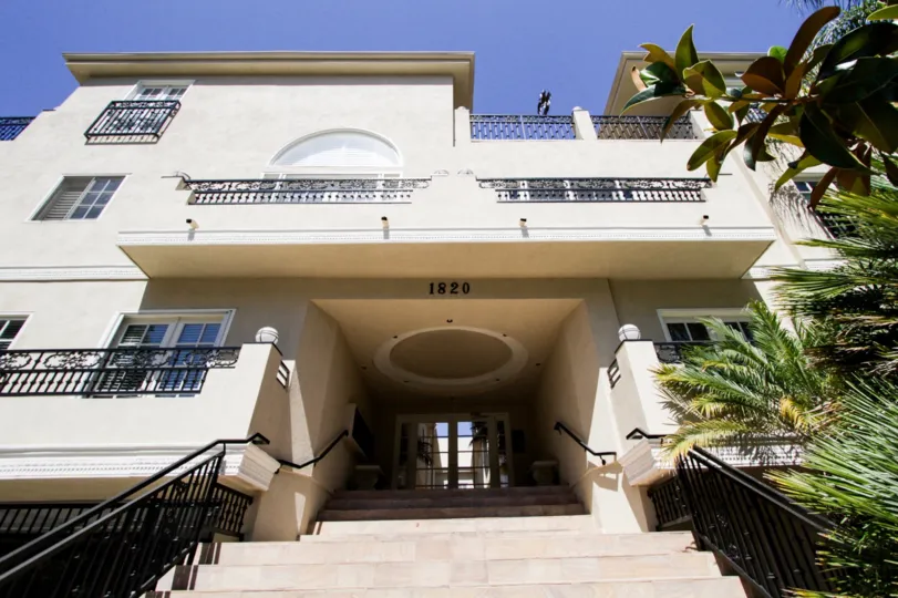 The entrance into Holmby Hill Townhomes