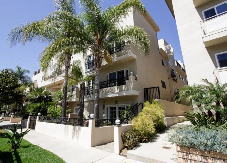 The Holmby Hill Townhomes building in Westwood