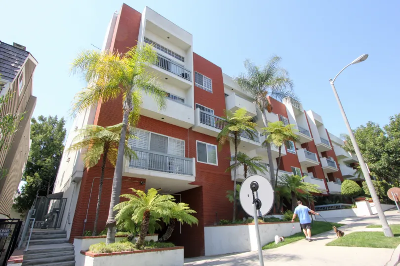 A APARTMENT IS KINNARD VILLAGE IT IS WONDERFUL AND NICE COLOUR AND TREES