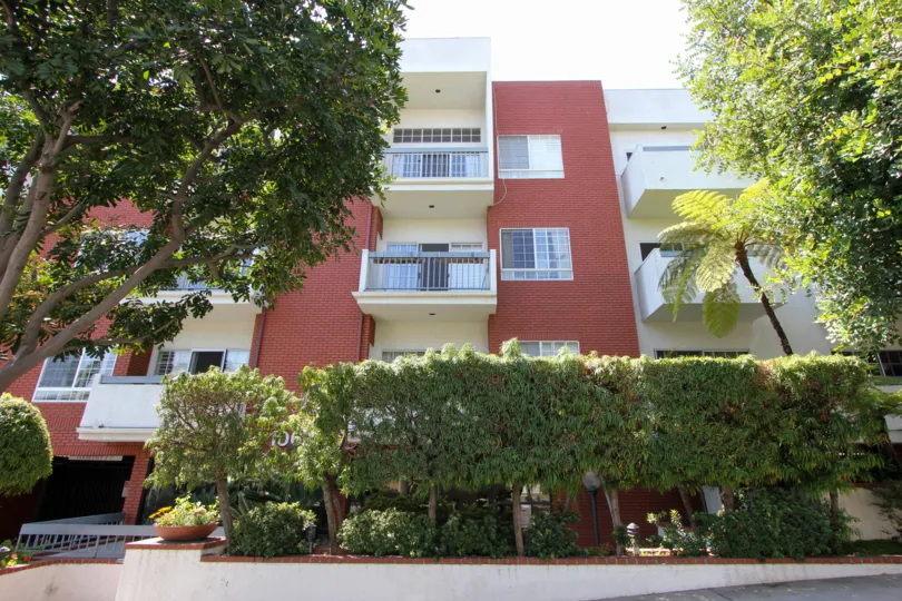 A KINNARD VILLAGE IS A LARGE BUILDING AND GOOD COURTYARD.