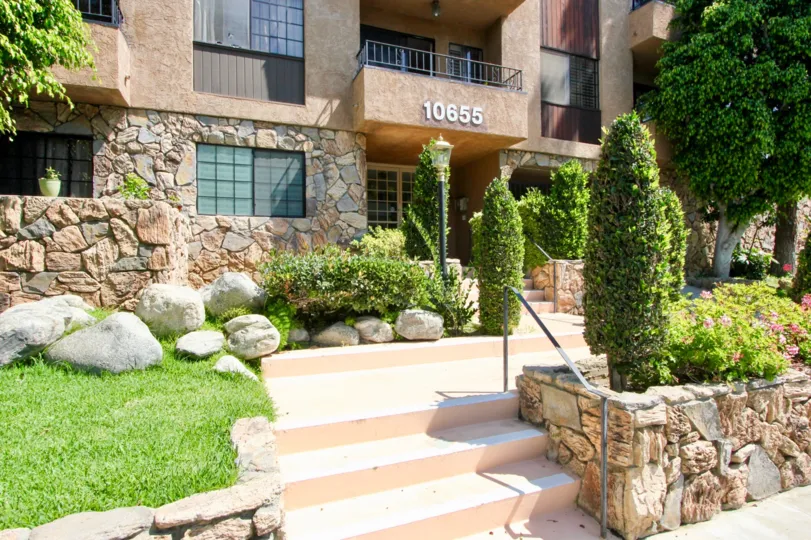 Relax in our beautifully landscaped Kinnard Villas in Westwood CA