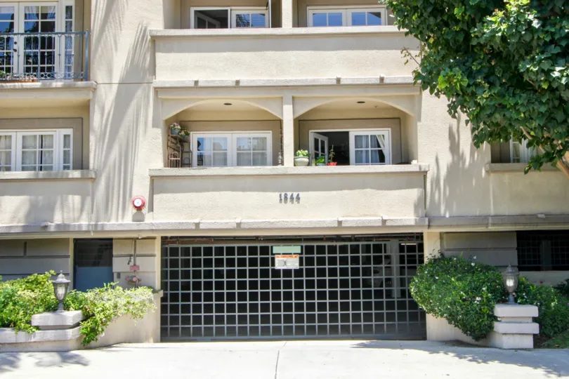 A quiet and peaceful day in the neighborhood of Kinnard Villas in Westwood California