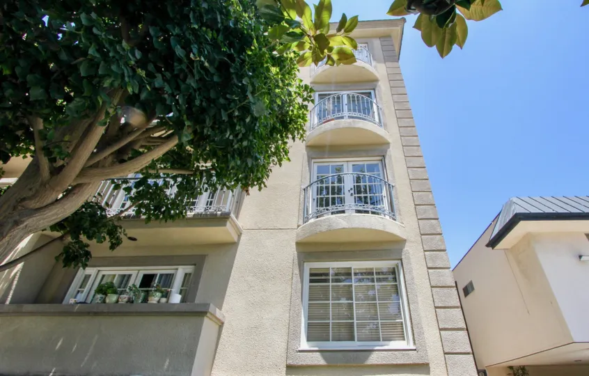 THE BUILDING IS KINNARD VILLAS IT IS VERY NICE AND WONDERFUL