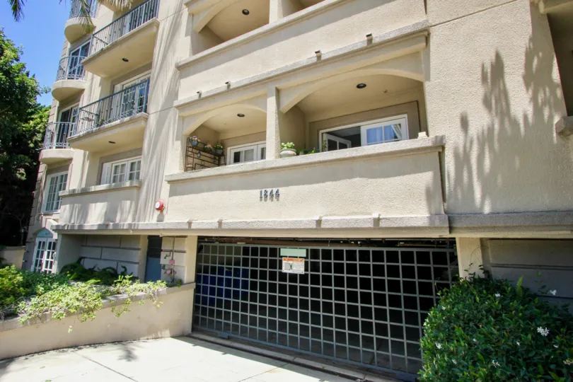 Entrance to Kinnard Villas apartment her her surroundings, Westwood, California