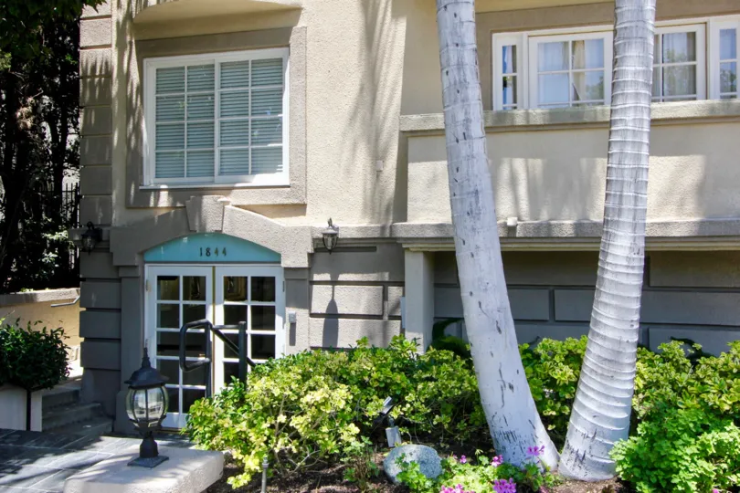 THE BUILDING IS KINNARD VILLAS IT IS VERY NICE AND WONDERFUL