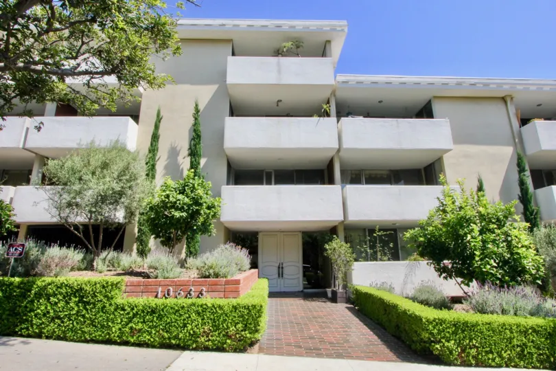 kinard west wood in this home and no is 10633 from california