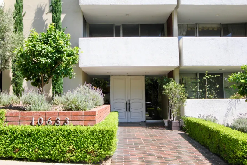 The Kinnard Westwood floors are looking good living location is perfect with green plants