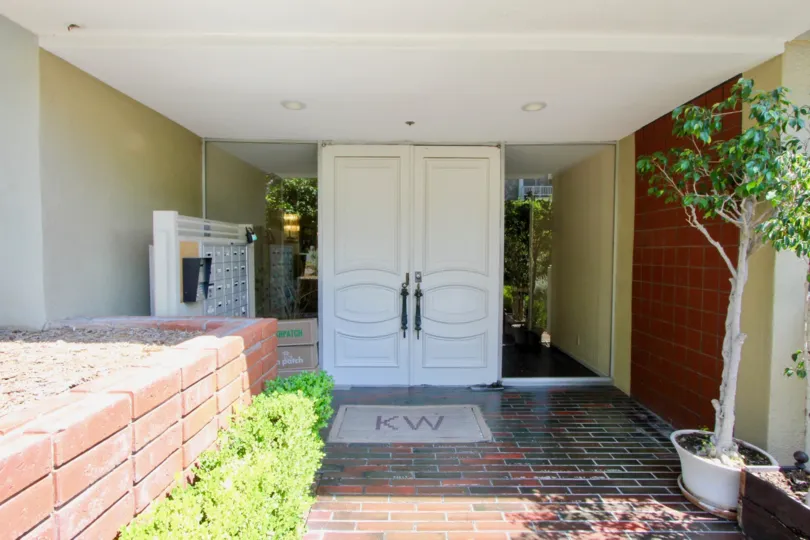 Welcome to the Beautiful Kinnard Westwood in Westwood California