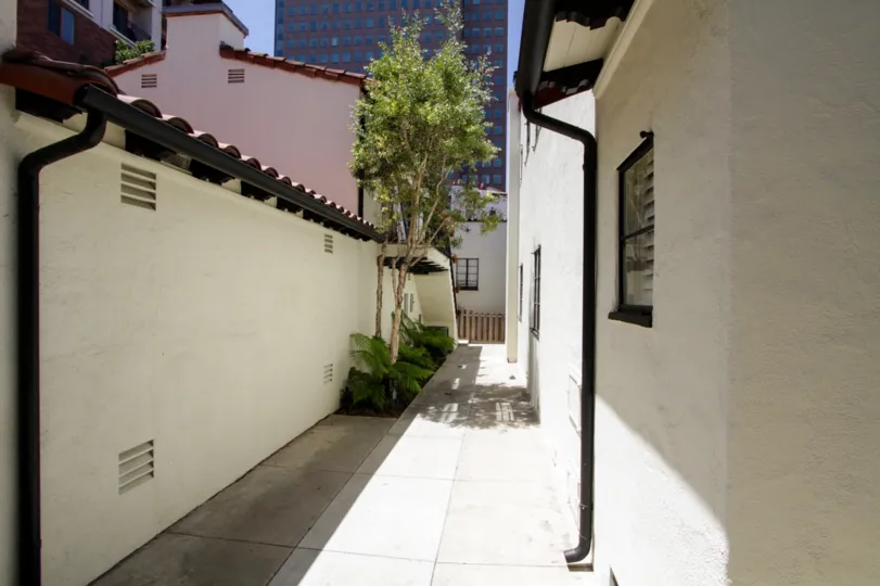 The breezeway in Lindbrook Village