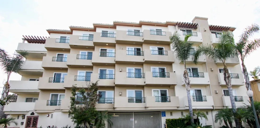 Louisiana apartment is looking modern, hi-tech, which contain balcony on each floor