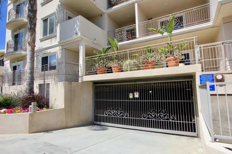A sunny day the Malcolm Avenue Condo is looking so beautiful with build perfect manner
