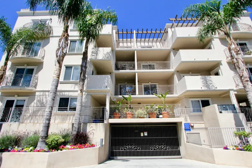 Super beautiful Malcolm Avenue Condos with her creamy walls, Westwood, California