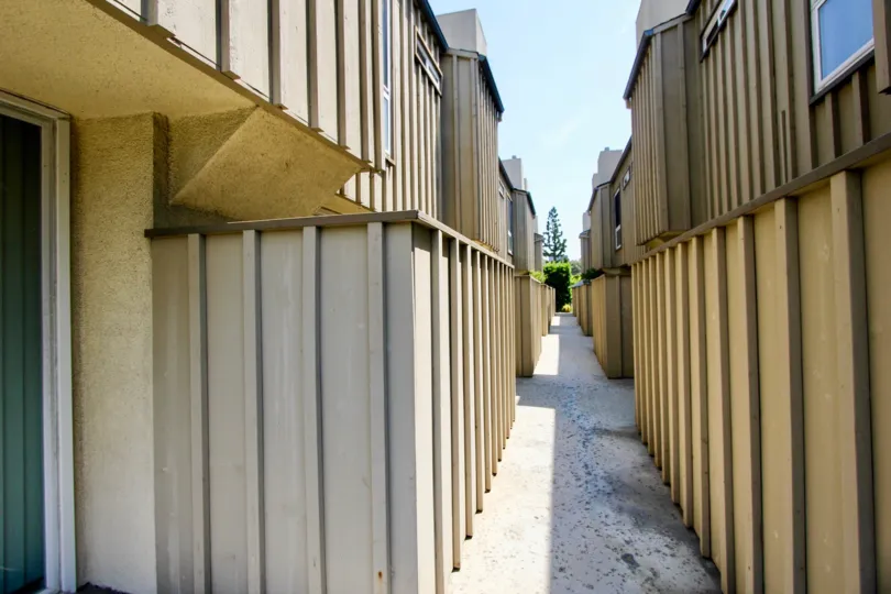 THE BUILDING IS PARNELL TERRACE IT IS VERY POORE AND SMALL WAY