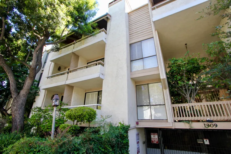 Experience the greenery while enjoying your life with your family in a cozy home.