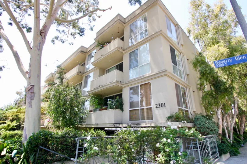 THIS ONE TYPE OF HOTEL ALL ROOM ARE AVAILABLE HERE RANCHO GLEN WESTWOOD CALIFORNIA
