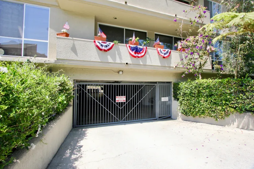 The building in rancho glen of westwood that should decorated in good manner.