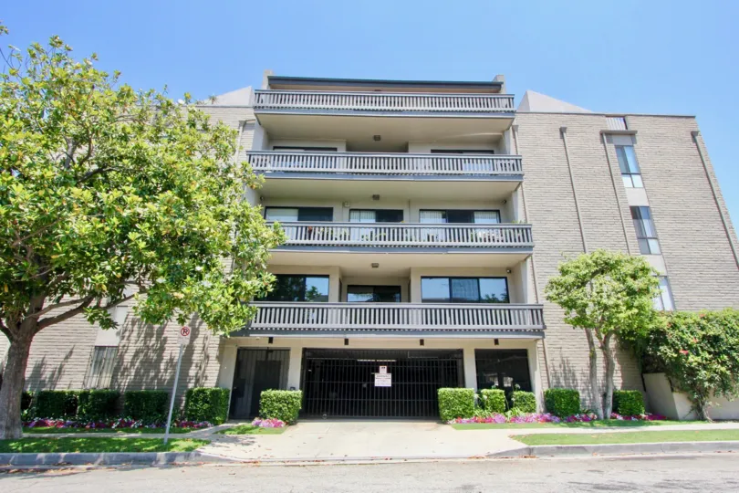 Classy and unbeatable looks of Rancho Lencrest, Westwood, California