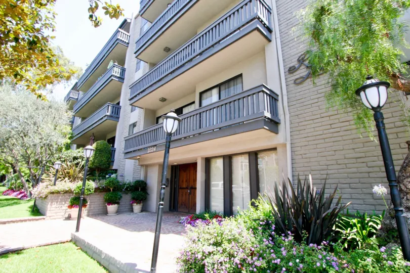 Wanna feel homely while experiencing the extravagant? Rancho Lencrest is the place to live your life with loved once