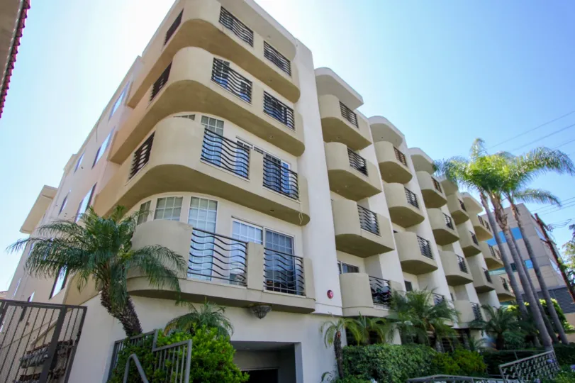 Feel heavenly peace with your family experiencing the truly extravagant @ Selby Regency