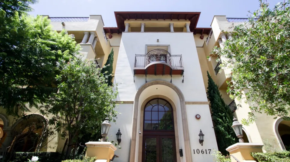 The entrance into the Tuscany Villas