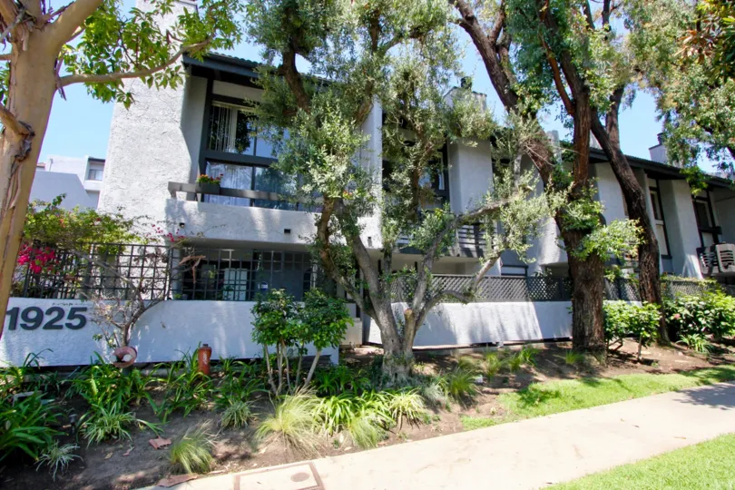 THE BUILDING IS VILLA GLEN TOWNHOMES IT IS VERY NICE AND BEAUTIFUL
