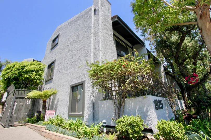 Amazing Villa Glen Townhomes and her incomparable greenery, Westwood, california