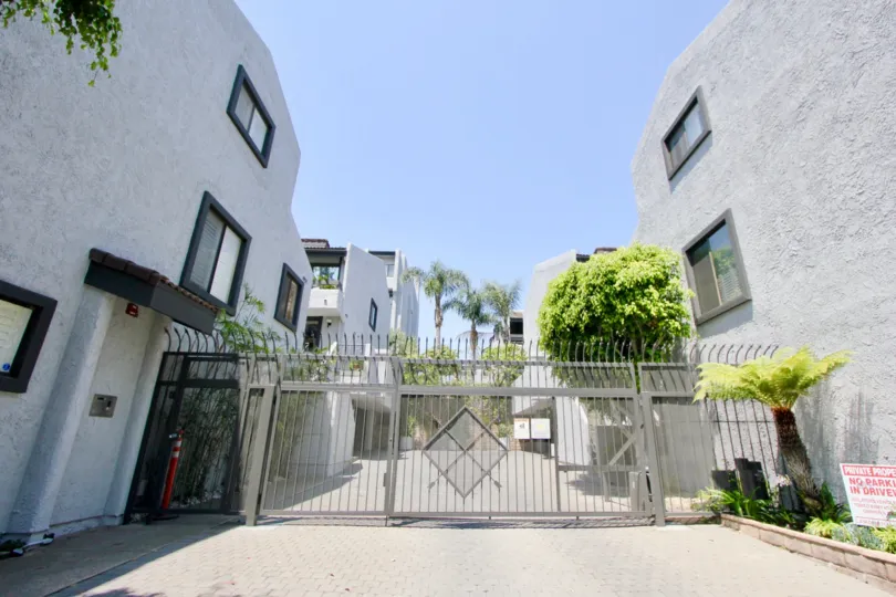THE BUILDING IS VILLA GLEN TOWNHOMES IT IS VERY NICE AND BEAUTIFUL