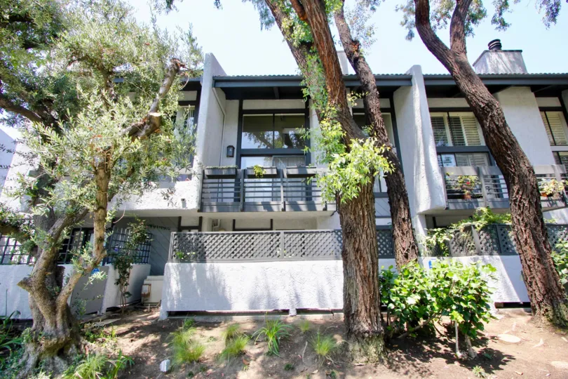 THE BUILDING IS VILLA GLEN TOWNHOMES IT IS VERY NICE AND BEAUTIFUL