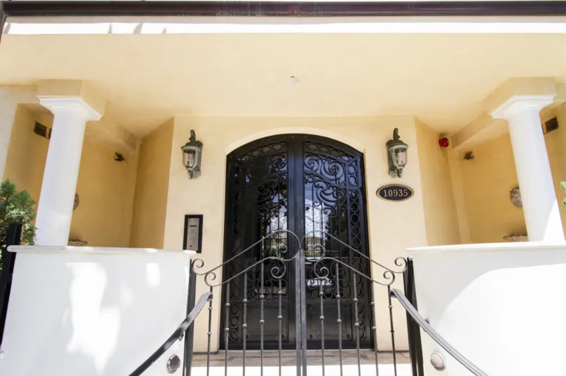 The entrance into the Villla Palermo in Westwood