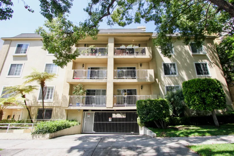 A APARTMENT IS WESTWOOD BENTLEY IT IS OLD MODAL BUT NICE