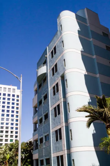 The parking for those at the Wilshire Lencrest